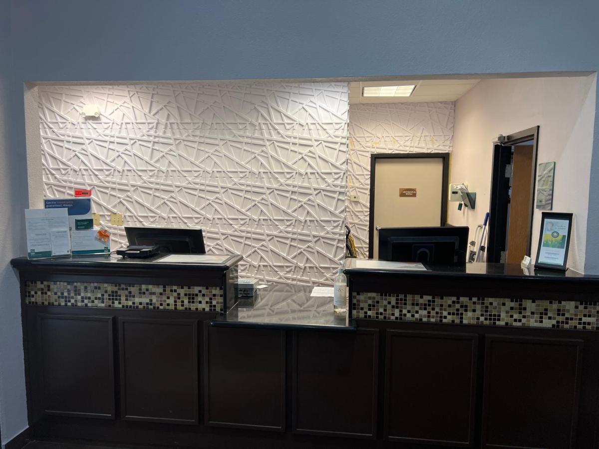 Quality Inn & Suites Rosemount Bagian luar foto
