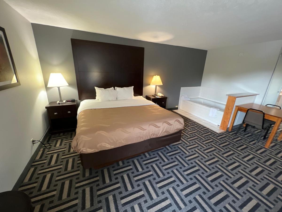 Quality Inn & Suites Rosemount Bagian luar foto