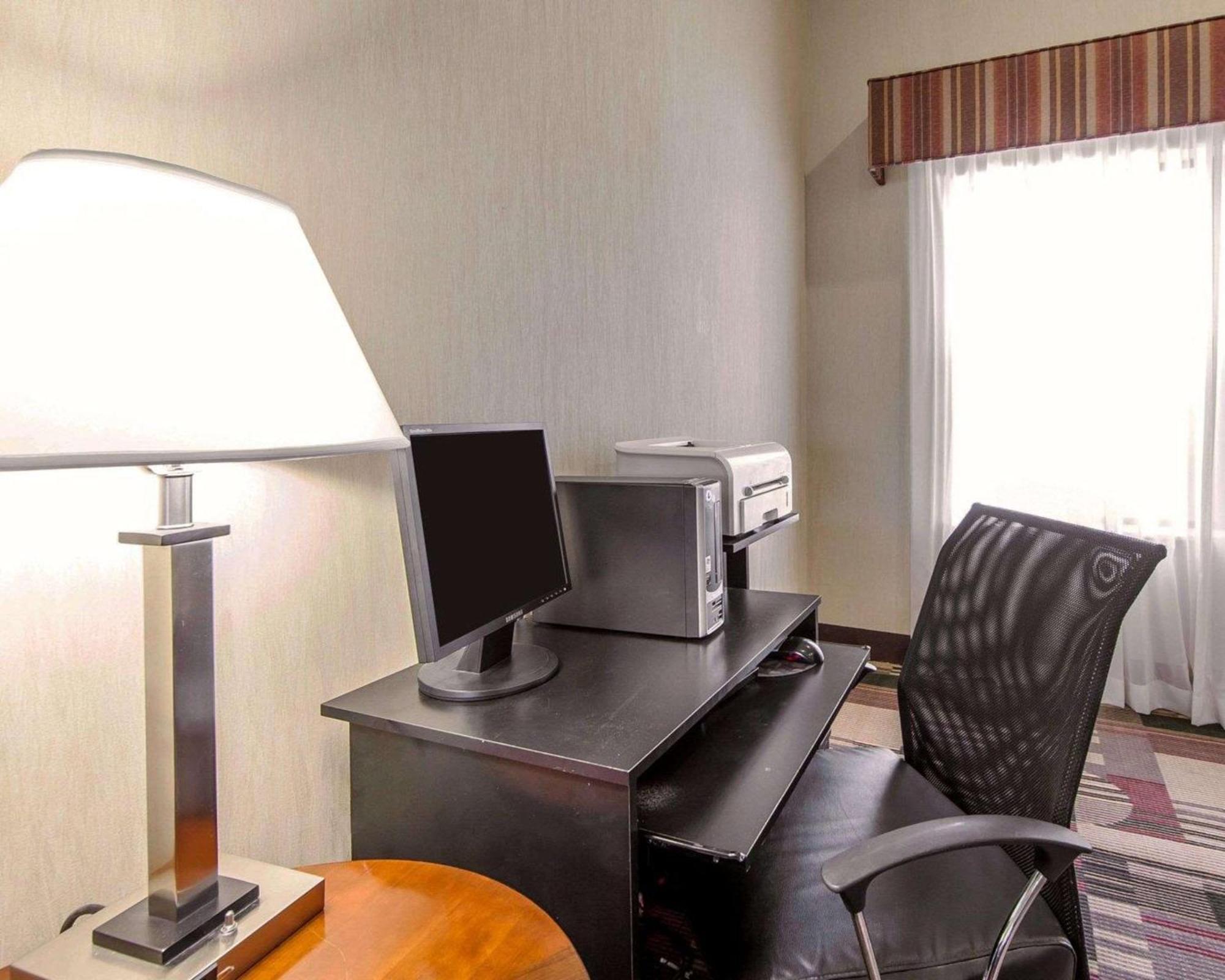 Quality Inn & Suites Rosemount Bagian luar foto