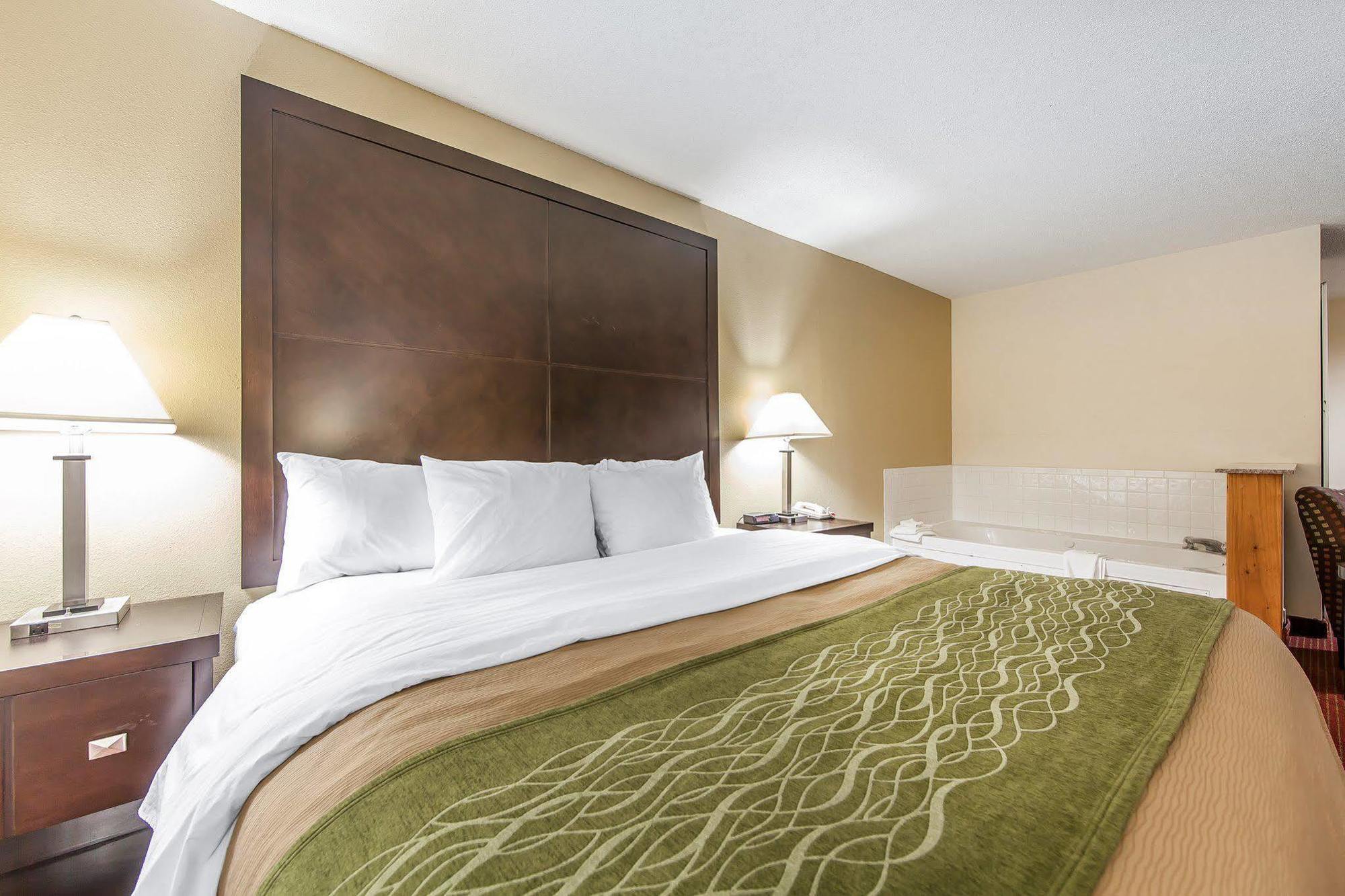 Quality Inn & Suites Rosemount Bagian luar foto